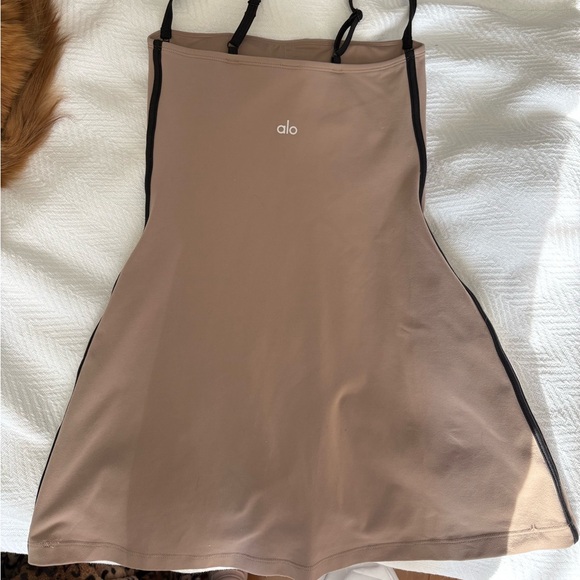 ALO Yoga Tan and black dress - Picture 3 of 5